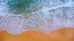美丽的海波白色沙子海滩热带岛软波蓝色的海洋桑迪海滩背景前视图drones概念放松旅行假期