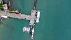 空中视图无人机游艇巡航船停玛丽娜运输旅行背景美丽的海夏天