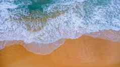 美丽的海波白色沙子海滩热带岛软波蓝色的海洋桑迪海滩背景前视图drones概念放松旅行假期