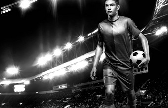 黑色的白色照片少年足球球员男人。足球运动服装游戏球体育运动概念
