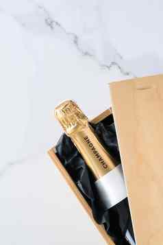 香槟瓶礼物盒子大理石