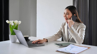 千禧女金融顾问<strong>移动</strong>PC谈判客户<strong>端移动</strong>电话