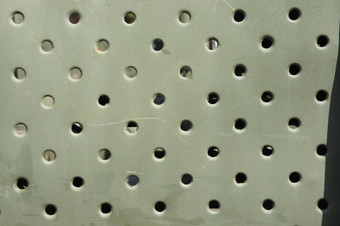 晶格纹理关闭孔灰色金属板轮常规的孔纹理背景军事纹理晶格建设军事车辆绿色保护颜色
