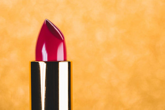 红色的口红金闪亮的背景展示广告美品牌概念时尚化妆品复制空间