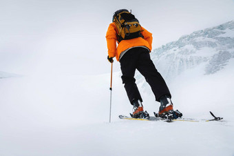 滑雪旅游艰苦的雪冬天体育滑雪巡回演出山娱乐