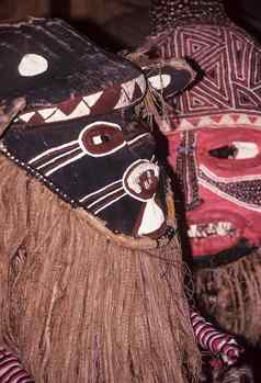 祖鲁语部落跳舞