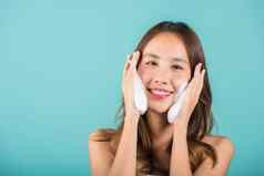 亚洲女人脸洗去死皮擦洗肥皂护肤品清洗