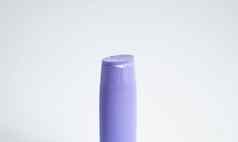 紫罗兰色的空白塑料瓶孤立的白色背景