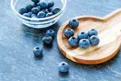 蓝莓木表格新鲜的浆果野生蓝莓木站