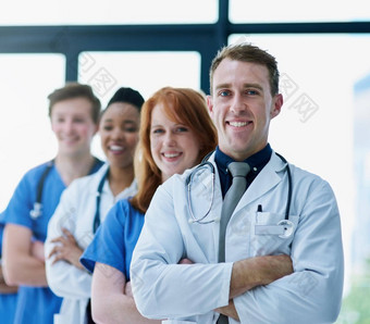 排优秀的医疗保健肖像团队自信年轻的医生站行