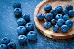 蓝莓木表格新鲜的浆果野生蓝莓木站