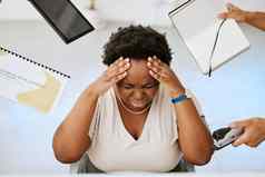 强调抑郁沮丧黑色的企业家过度劳累遭受倦怠焦虑头疼业务女人斗争工作过载混乱失败满足最后期限