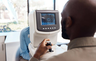 眼睛考试医生检查愿景病人视线专家办公室医疗医疗保健屏幕技术帮助验光师视网膜健康健康