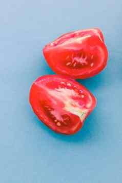 新鲜的成熟的红色的西红柿蓝色的背景有机蔬菜食物