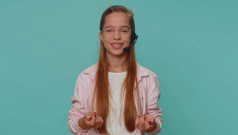 少年女孩穿耳机自由工人调用中心支持服务操作符热线服务电话