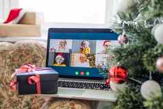 快乐家庭孩子庆祝圣诞节朋友视频调用网络摄像头家庭问候亲戚圣诞节夏娃在线正常的虚拟事件