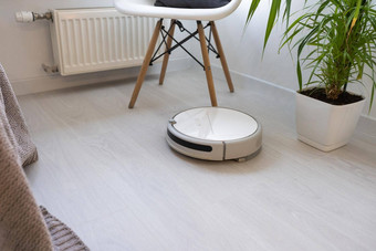 机器人真空更清洁的层压板木地板上聪明的清洁技术
