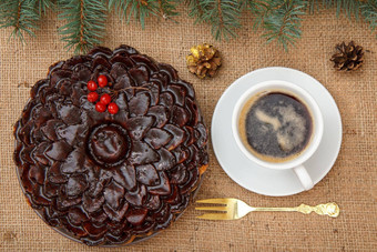巧克力蛋糕装饰群荚莲属的植物杯咖啡