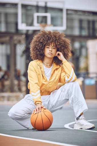 篮球球员法院准备好了游戏健身锻炼肖像黑色的女体育人非洲式发型玩培训锻炼