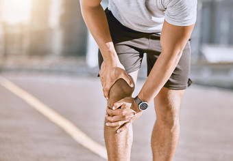跑步者培训事故联合疼痛关节炎肌腱问题健康健身体育受伤运动员男人。痛苦骨折破碎的腿膝盖锻炼