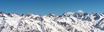 全景视图冬天雪山高加索地区地区俄罗斯蓝色的天空