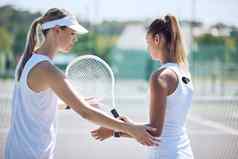 网球教练给体育教训运动员运动夏天锻炼活动爱好户外法院女教练教学培训女人健身休闲健康生活方式