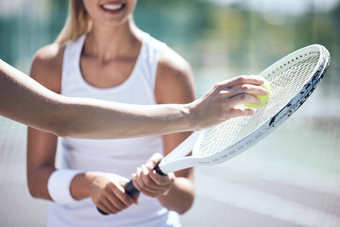 网球球球拍体育健身健康培训球员锻炼健康的法院游戏实践特写镜头专业球员训练学习学生例程锻炼匹配