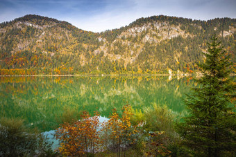西尔文斯坦湖巴伐利亚阿尔卑斯山脉秋天南部德国奥地利