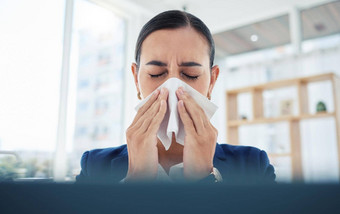 科维德病毒<strong>生病</strong>的业务女人吹鼻子组织打喷嚏工作办公室过敏打喷嚏流感女员工痛苦冷工作