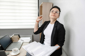 会计职员职员女人银行辅导员审计师女人持有粘结剂文档