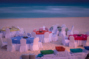 坎昆加勒比海滩椅子表晚上里维埃拉玛雅墨西哥