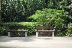 木板凳上花园公园