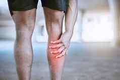 体育男人。手腿受伤培训锻炼锻炼红色的图形识别肌肉疼痛疼痛身体运行事故户外运动员伤害有氧运动健身例程