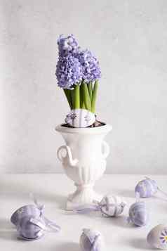复活节鸡蛋淡紫色风信子花瓶春天生活复制空间