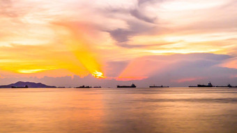 金日出日落海洋日落日出夏天景观美丽的自然背景