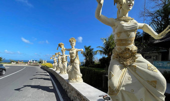 <strong>巴厘岛</strong>印尼7月雕塑<strong>巴厘岛</strong>的舞者入口海滩melasti海滩蓝色的天空