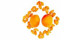 新鲜的成熟的杏水果内核孤立的背景