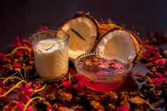 椰子牛奶脸面具保护紫外线射线棕色（的）彩色的表面组成玫瑰水椰子牛奶拍摄成分表面