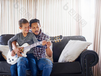 教学儿子调优父亲教学儿子玩吉他首页