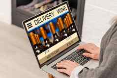 购买葡萄酒在线首页交付概念屏幕移动PC电脑表格酒瓶