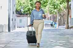 业务女人旅行机场酒店办公室企业成功黑色的企业家快乐工人动机肖像年轻的专业走城市街手提箱袋