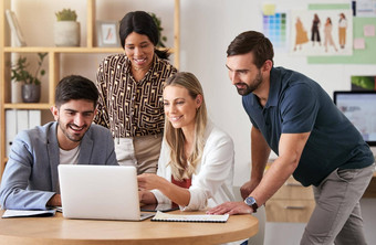销售策略业务人会议数字市场营销愿景广告的想法移动PC团队合作协作创新规划快乐微笑年轻的集团