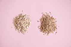 平躺堆有机有益健康的谷物燕麦片燕麦oat-flakes分散粉红色的背景复制空间