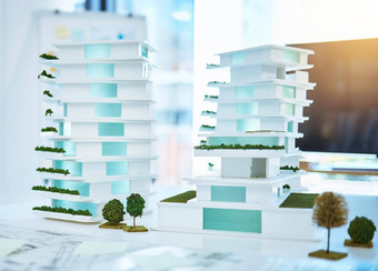 建筑真正的房地产模型表格体系结构建设业务办公室有创意的公寓酒店设计规划桌子上蓝图纸房地产经纪人公司桌子上