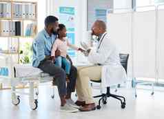 儿科医生医生咨询黑色的孩子病人医疗保健服务医疗健康检查医院诊所友好的信任种类非洲家庭专家健康的孩子建议