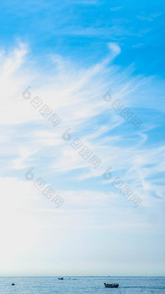 横幅垂直故事大气全景白色云清晰的蓝色的天空地平线行平静空海概念天堂生活设计放松壁纸背景语气格式股票