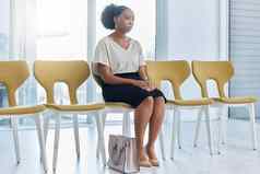 业务女人等待工作面试企业专业招聘公司年轻的员工坐着椅子会议经理一天工作现代办公室
