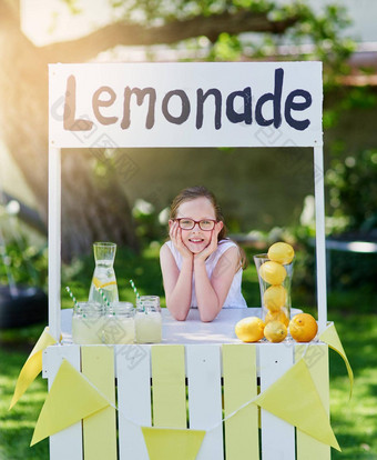 你未来回来买秒肖像女孩销售柠檬水站