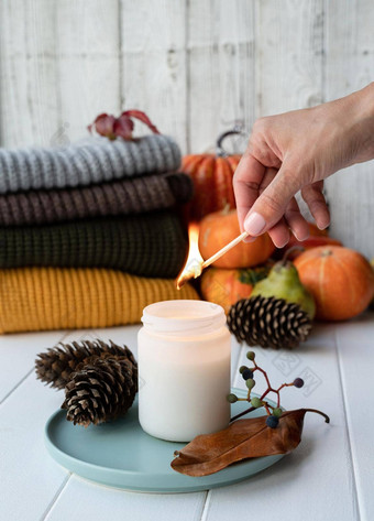 高角视图秋天作文毛衣蜡烛白色蜡烛模型设计