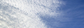 横幅大气全景白色云Azure蓝色的天空背景夏天开放空气温柔自由